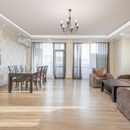 2 Bedrooms 2 Bathrooms Large And Lux Apartment Best Location 예레반 외부 사진