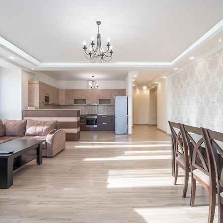 2 Bedrooms 2 Bathrooms Large And Lux Apartment Best Location 예레반 외부 사진