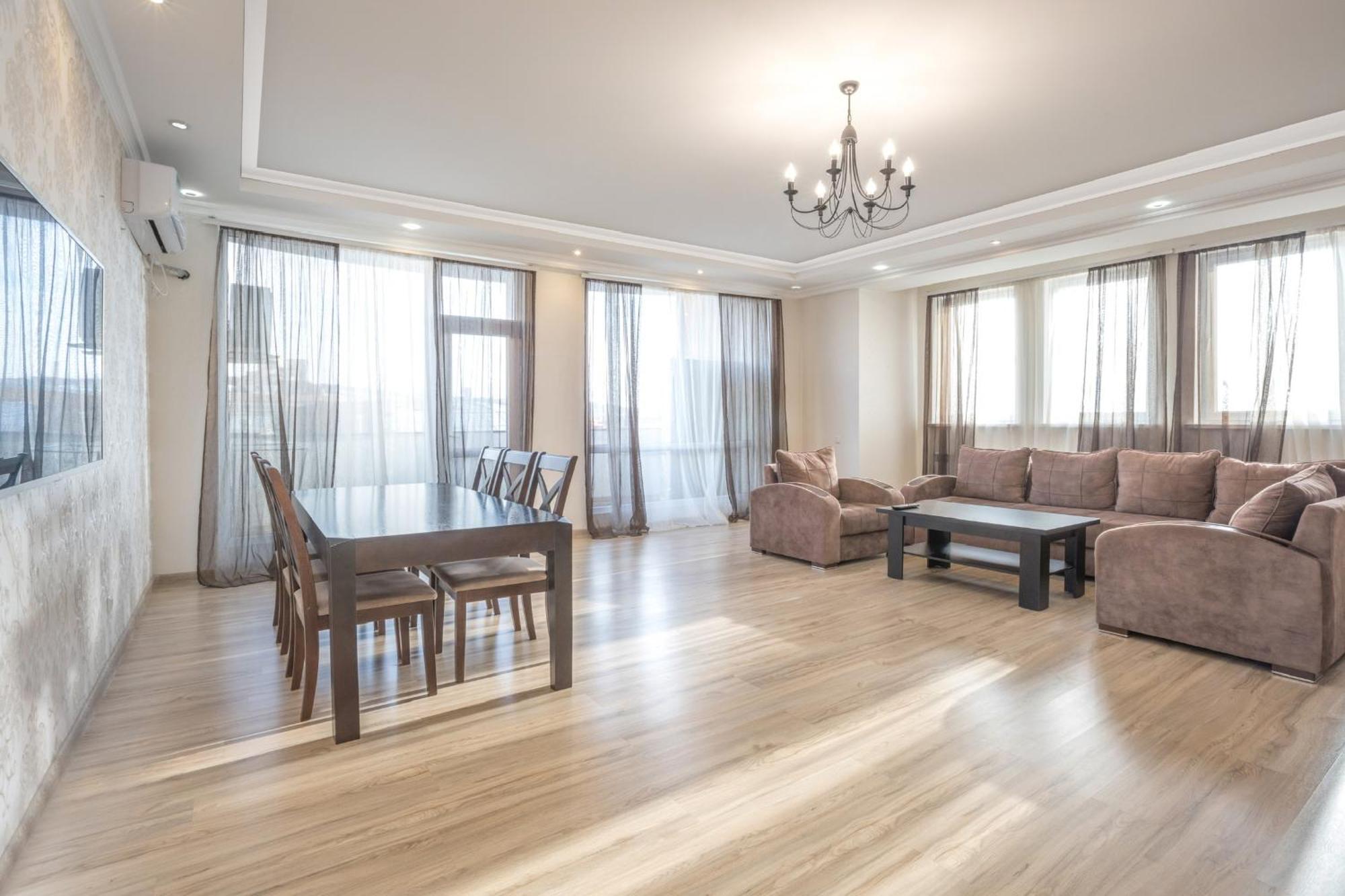 2 Bedrooms 2 Bathrooms Large And Lux Apartment Best Location 예레반 외부 사진
