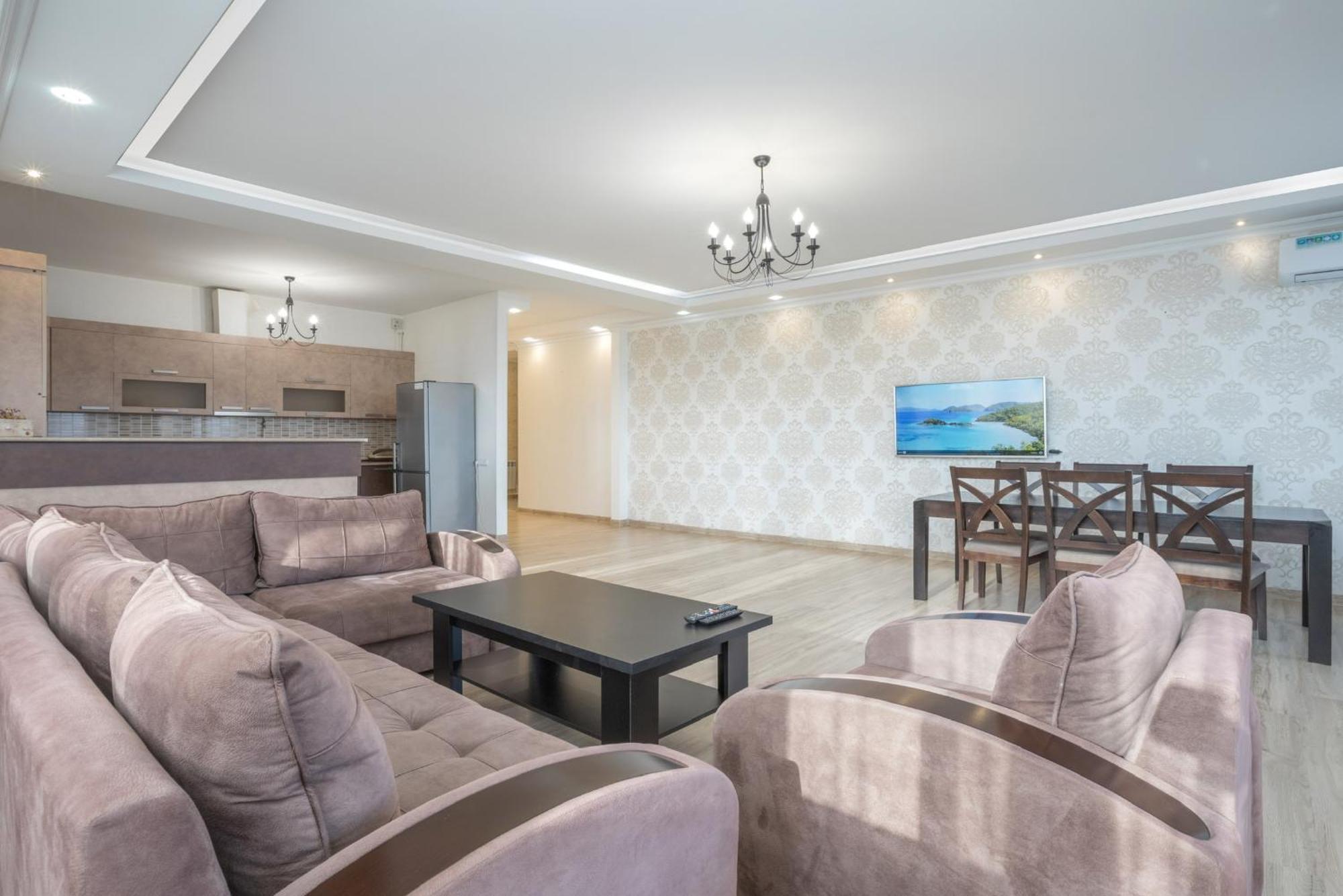 2 Bedrooms 2 Bathrooms Large And Lux Apartment Best Location 예레반 외부 사진
