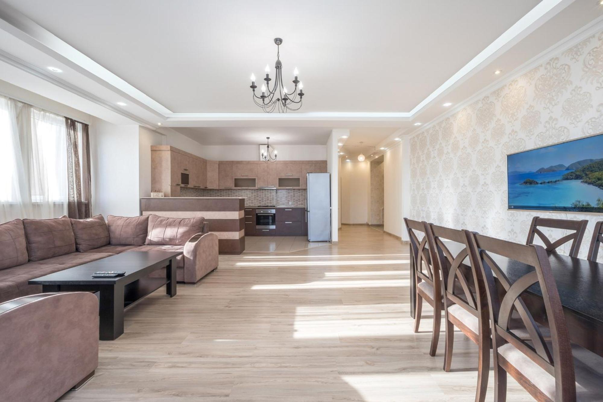 2 Bedrooms 2 Bathrooms Large And Lux Apartment Best Location 예레반 외부 사진